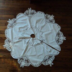 Battenburg Lace Christmas tree skirt~ new